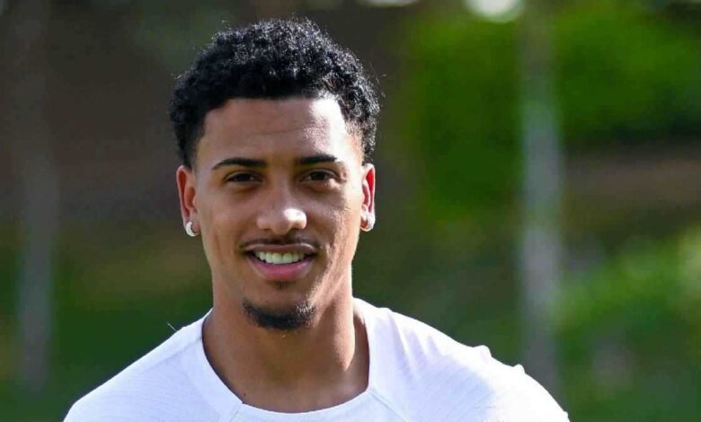 تفاصيل العقد الاستثنائي لعلي معلول في الصفاقسي التونسي