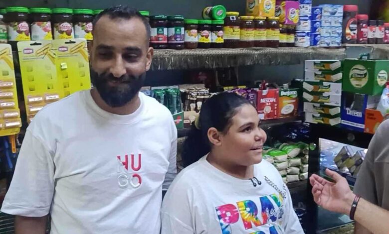 بث مباشر يوثق رد فعل مذيعة أثناء زلزال كامتشاتكا (فيديو)