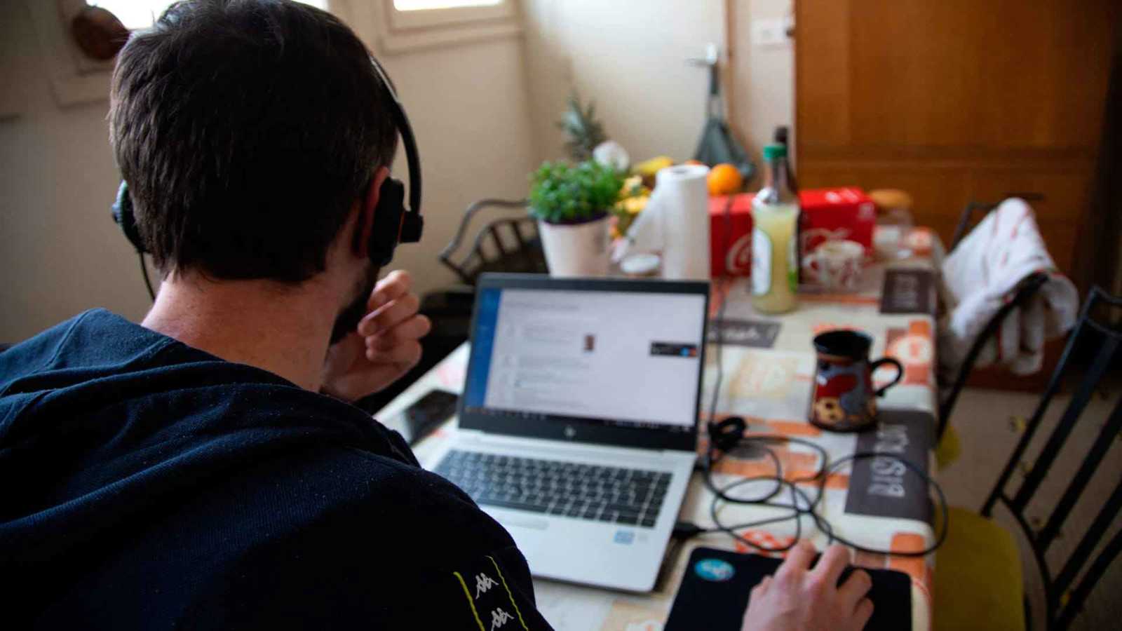 الحرائق تمتد لجبال البسيط في اللاذقية والمروحيات تشارك بالإطفاء (فيديو)