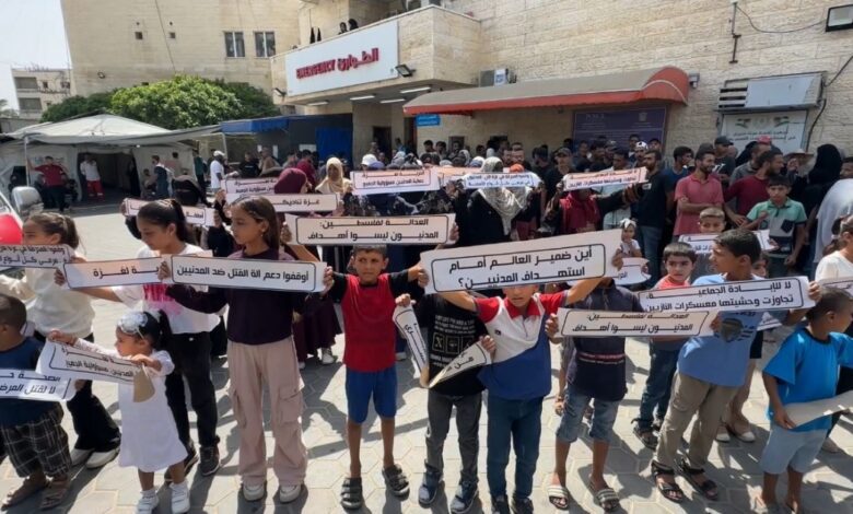 الشعبية تنظم تظاهرة بدير البلح تدعو لوقف الحرب