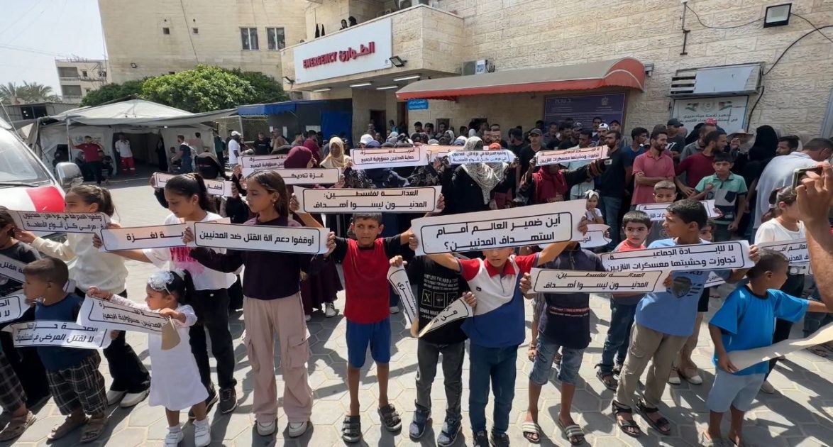 الشعبية تنظم تظاهرة بدير البلح تدعو لوقف الحرب