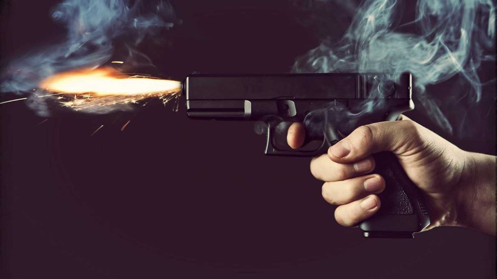 بعد وفاة برازيلية.. إنقاذ سائح سقط أثناء تسلقه جبل رينجاني (فيديو)