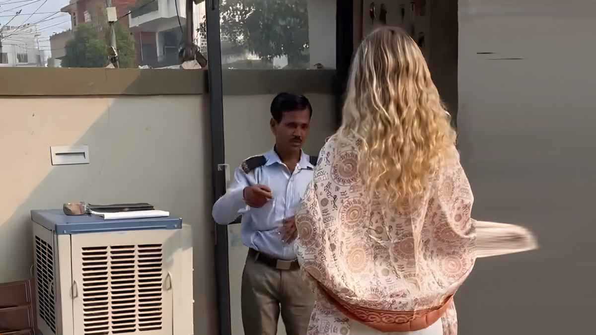 جليد الفضاء