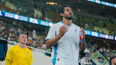 منبهر بشدة.. ردّ فعل محمد صلاح تجاه هدف ريو نغوموها الخرافي (فيديو)