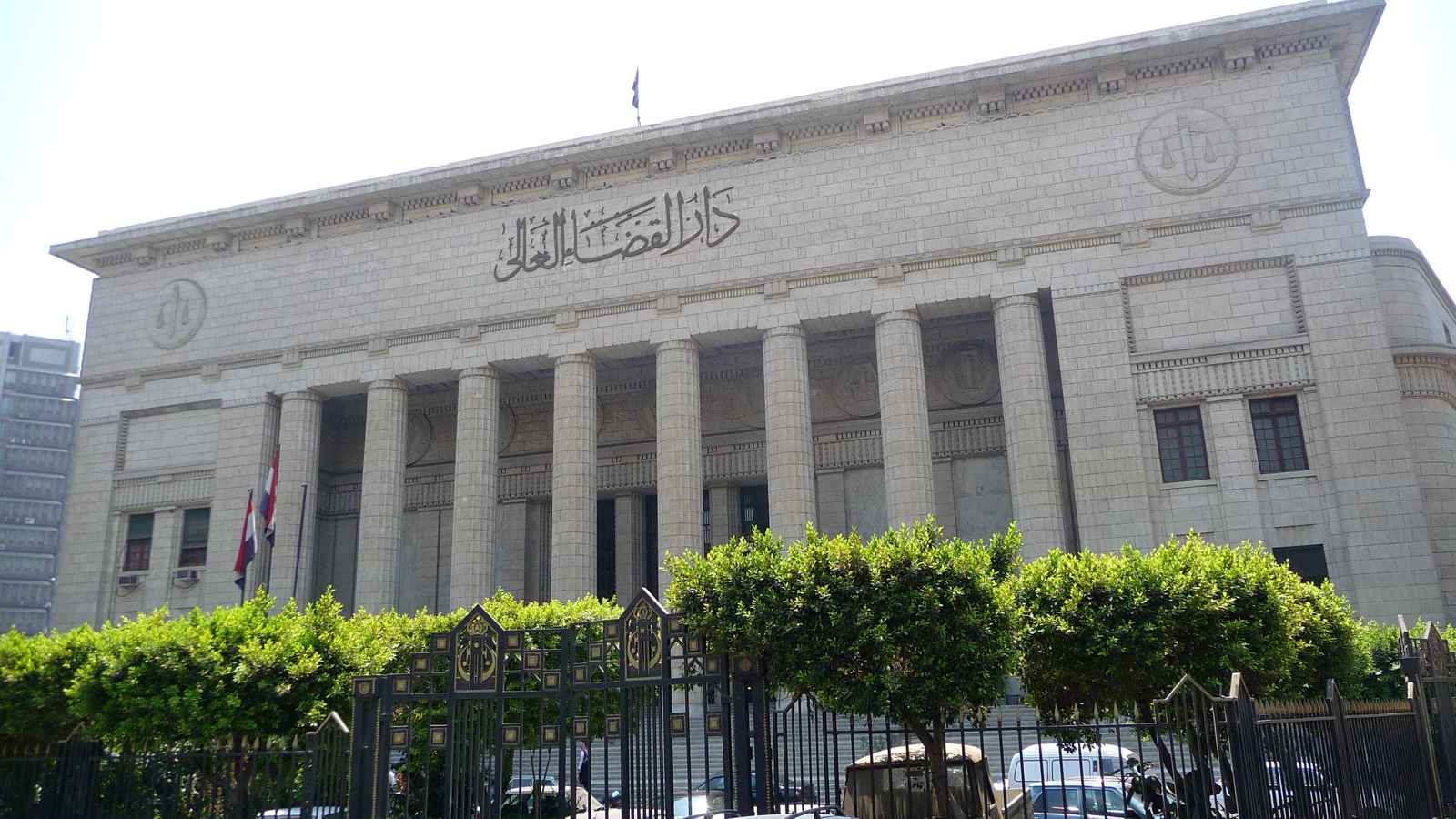 جريمة مروعة.. تعاونت مع عشيقها لقتل زوجها ضربًا وصعقًا
