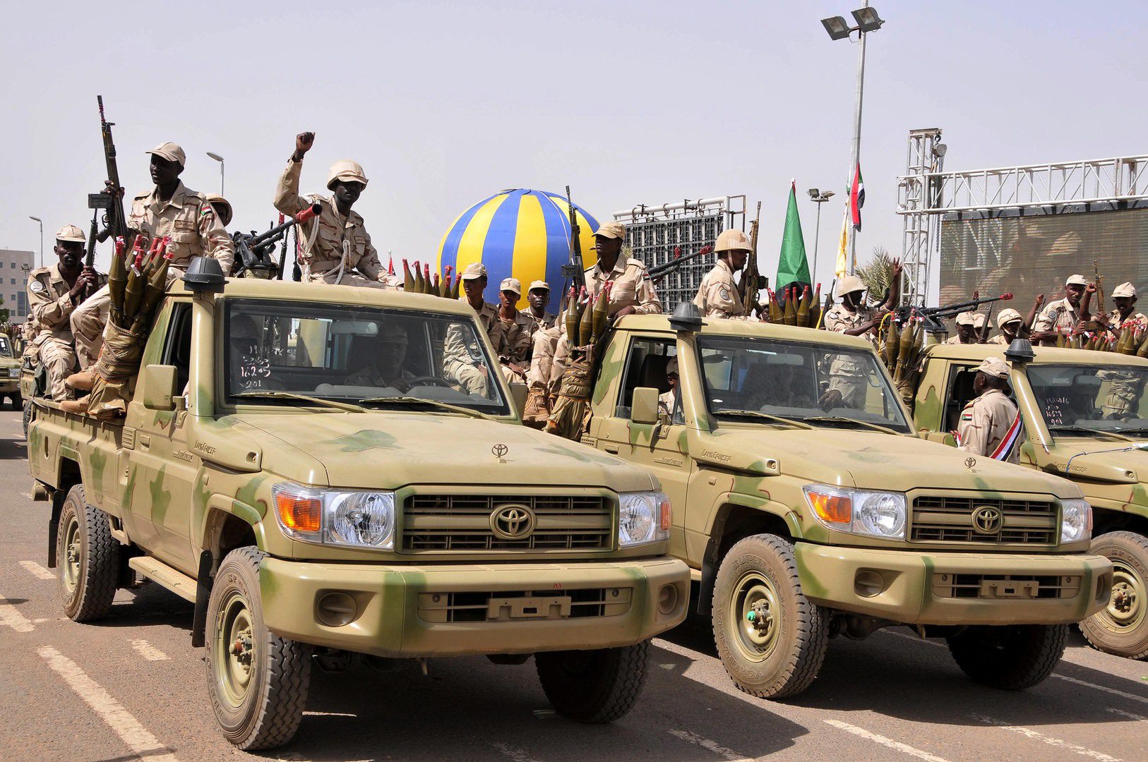 السودان.. "قوات الدعم السريع" تنفي مزاعم قصف مطار نيالا وتتوعد من يروج الأكاذيب
