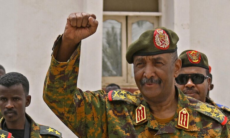 السودان.. البرهان يصدر قرارا بضم القوات المساندة إلى الجيش
