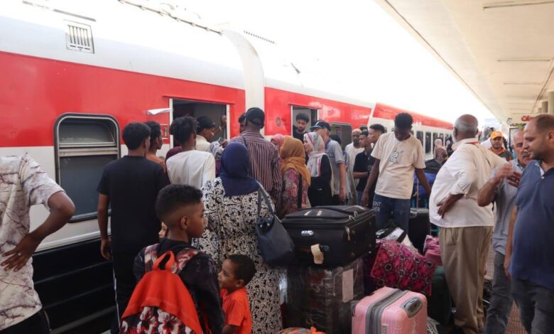 مصر تعيد آلاف السودانيين الفارين من الحرب إلى بلدهم طواعية