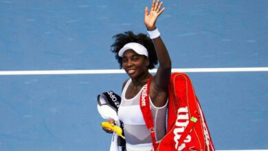 رقصت فرحا.. استقبال مثير لحكمة تركية بعد فضيحة جنسية مدوية (فيديو)