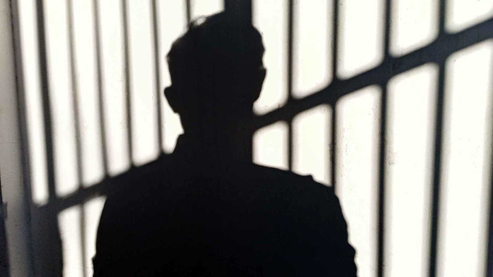 "غرام أونلاين".. خيانة رقمية تقود رجلاً للسجن ثم الطلاق
