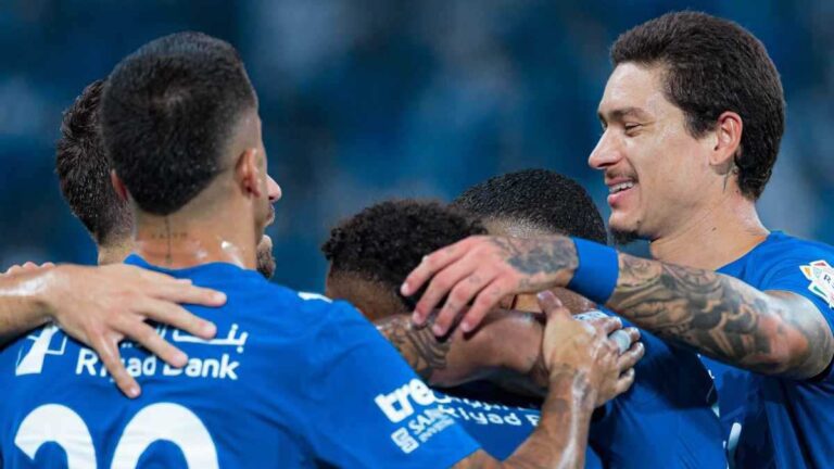 غضب كريم بنزيما بعد هزيمة الاتحاد الثقيلة أمام فولهام (فيديو)