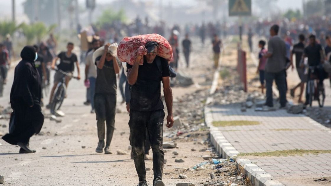 إسرائيل تفرج عن سبعة أسرى من قطاع غزة عبر حاجز "كوسوفيم"العسكري وسط القطاع