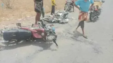 اخبار-اليمن-الان-|-حادث-مروع-في-حجة:-مصرع-شخصين-وإصابة-ثلاثة-بجروح-خطيرة-في-تصادم-دراجتين-ناريتين-ببني-صيفان