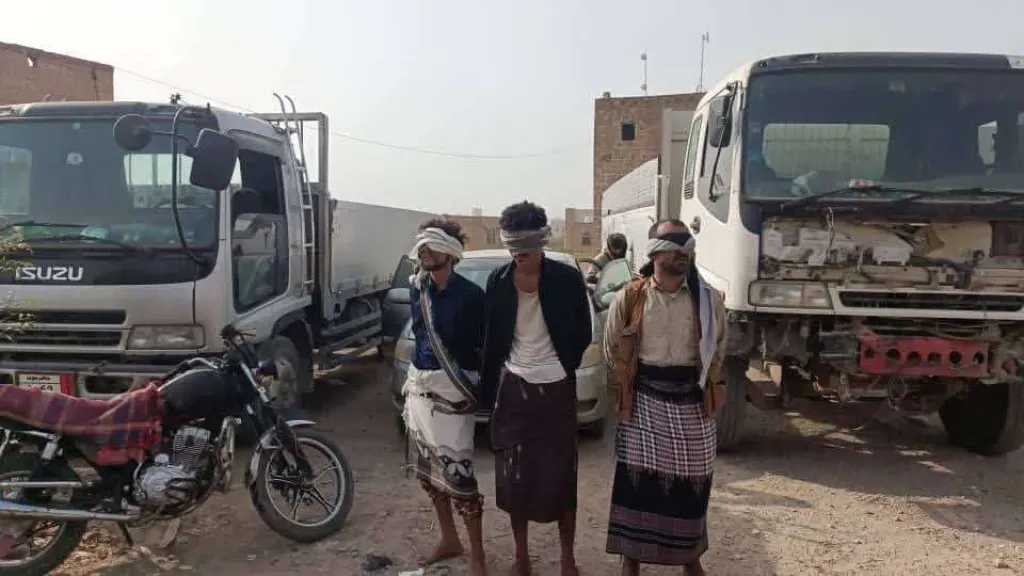 اخبار-اليمن-الان-|-”معركة-ليلية-في-صحراء-لودر.-أمن-أبين-يُفشل-عملية-تهريب-جماعية-ويكشف-شبكة-دولية!”