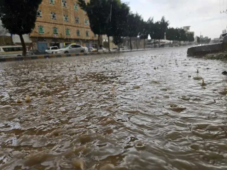 اخبار-اليمن-الان-|-”قطرات-من-رحمة.-صنعاء-تستفيق-على-نبض-المطر”