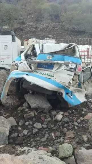 اخبار-اليمن-الان-|-انهيارات-صخرية-واسعة-بذمار-بسبب-الأمطار-الغزيرة-تُغلق-طريق-الشرق-وتُسبب-إصابات-بين-عناصر-الشرطة