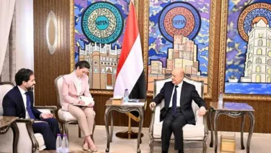 اخبار-اليمن-الان-|-الرئيس-العليمي:-تحسن-سعر-العملة-اليمنية-وضبط-الأسواق-يأتي-ضمن-خطة-شاملة