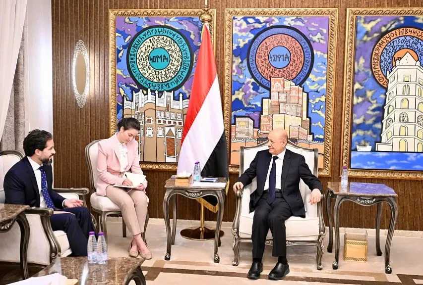 اخبار-اليمن-الان-|-الرئيس-العليمي:-تحسن-سعر-العملة-اليمنية-وضبط-الأسواق-يأتي-ضمن-خطة-شاملة