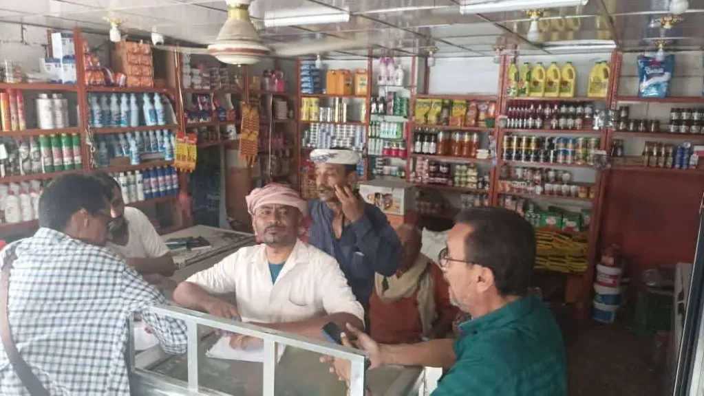 اخبار-اليمن-الان-|-إغلاق-6-محلات-مخالفة-في-صيرة-بعدن.-و”بن-جرادي”-يحذّر-من-التجاوز-على-التسعيرة-الرسمية