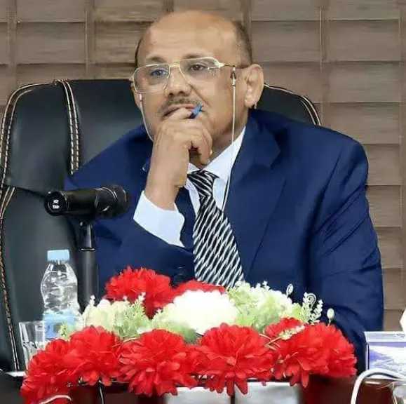 اخبار-اليمن-الان-|-صحفي-يكشف-تفاصيل-لقاء-هاتفي-مع-محافظ-البنك-المركزي-اليمني.-ويُعلن-عن-حزمة-إصلاحات-اقتصادية-قادمة