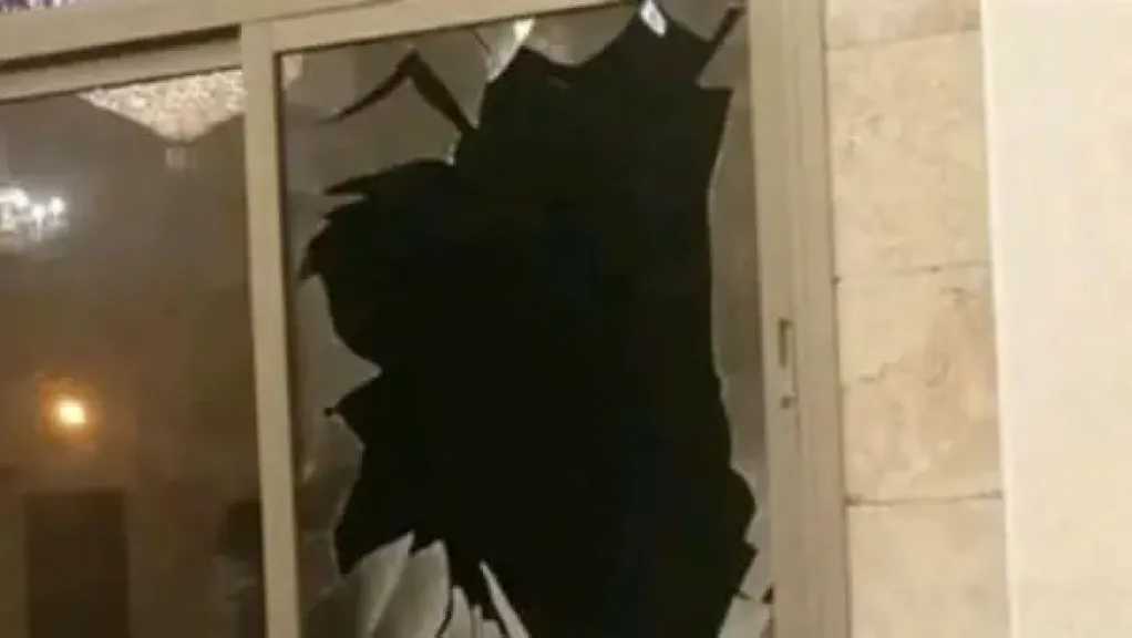 اخبار-اليمن-الان-|-للمرة-الثالثة.-قنبلة-تستهدف-منزل-شيخ-قبلي-في-ذمار-والفاعل-”يعرفه-الجميع”