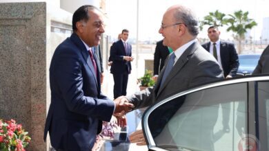 مصطفى يبحث مع نظيره المصري سبل وقف الحرب وإدارة غزة