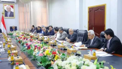 اخبار-اليمن-الان-|-الحكومة-الشرعية-تلزم-التجار-بتخفيض-الأسعار-والتعامل-بالريال-اليمني