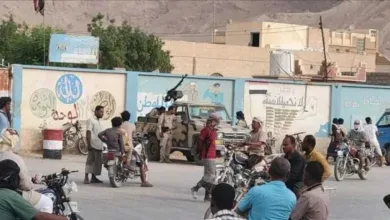 اخبار-اليمن-الان-|-قوات-عسكرية-ضخمة-تقتحم-مدينة-تريم-لفض-الاحتجاجات-الشعبية-واستعادة-شاحنات-محتجزة