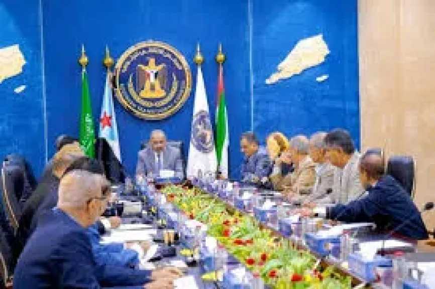 اخبار-اليمن-الان-|-الانتقالي-تحت-النار.-قيادي-يكشف-تفاصيل-محاولة-تدميره-سياسيًا-عبر-تلاعب-بالعملة-والمرتبات