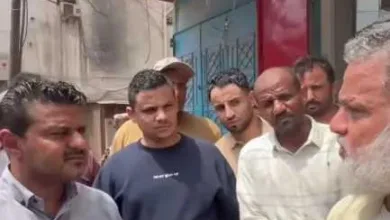 اخبار-اليمن-الان-|-”مأمور-يُربك-المتلاعبين-بالأسعار-ويرد-المبالغ-للناس-في-الشارع!-شاهد-كيف-صفع-المحتكرين-في-عدن”