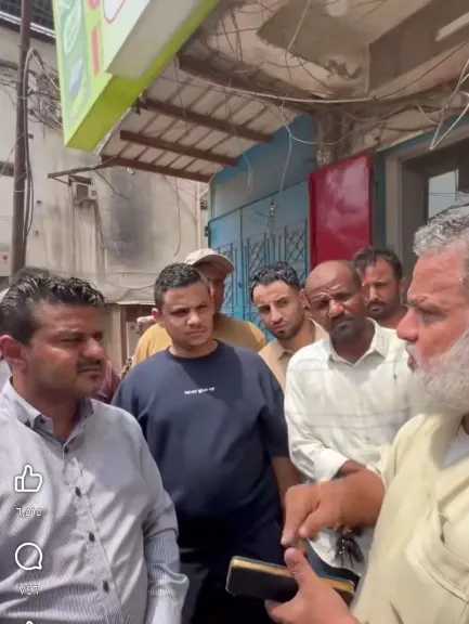 اخبار-اليمن-الان-|-”مأمور-يُربك-المتلاعبين-بالأسعار-ويرد-المبالغ-للناس-في-الشارع!-شاهد-كيف-صفع-المحتكرين-في-عدن”