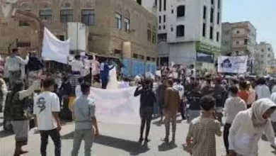 اخبار-اليمن-الان-|-تعز-تشهد-إغلاقاً-واسعاً-للمحال-التجارية-احتجاجاً-على-أزمة-العملات-الأجنبية-وارتفاع-الأسعار