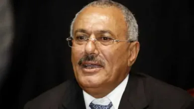 اخبار-اليمن-الان-|-كاتب-يمني-يكشف-عن-حديث-للرئيس-الراحل-صالح-بشأن-عبدالملك-الحوثي-وصفقة-شخصية-مع-حسن-نصرالله