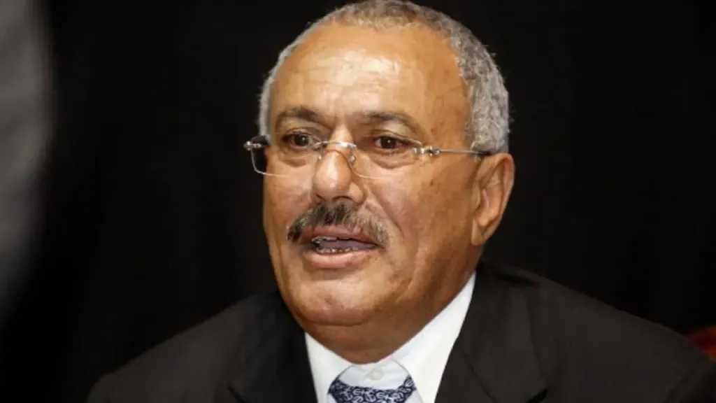 اخبار-اليمن-الان-|-كاتب-يمني-يكشف-عن-حديث-للرئيس-الراحل-صالح-بشأن-عبدالملك-الحوثي-وصفقة-شخصية-مع-حسن-نصرالله