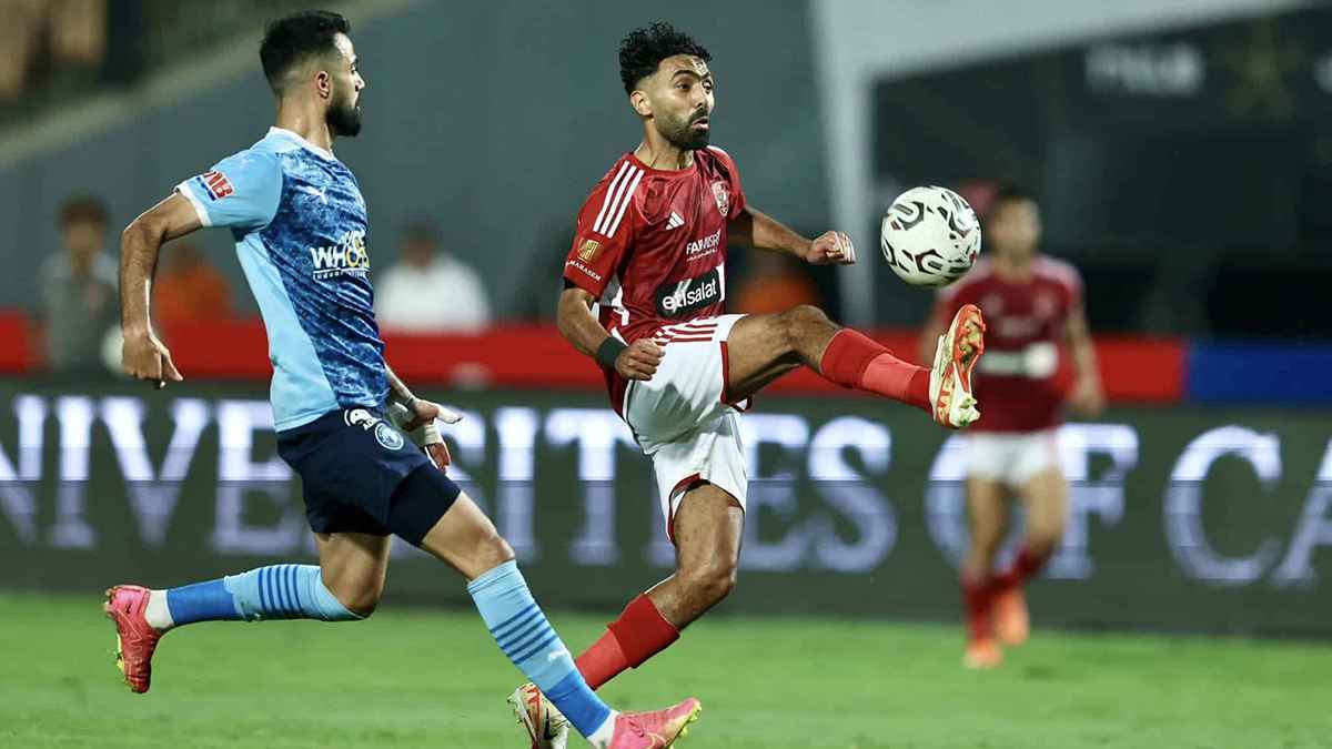 نجم الأهلي السعودي يفجر صراعا بين النصر والهلال