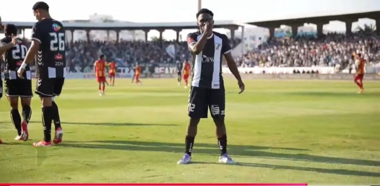 موتيابا يبدع في تونس.. هدف عالمي في ظهوره الأول مع الصفاقسي
