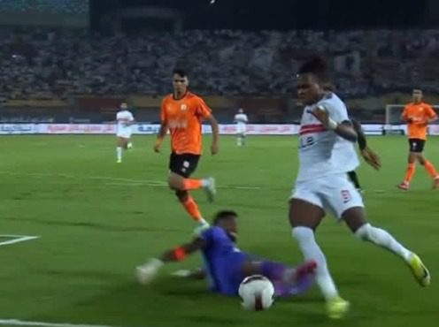قرار مفاجئ يهز اتحاد الكرة بسبب حكم مباراة الزمالك وفاركو