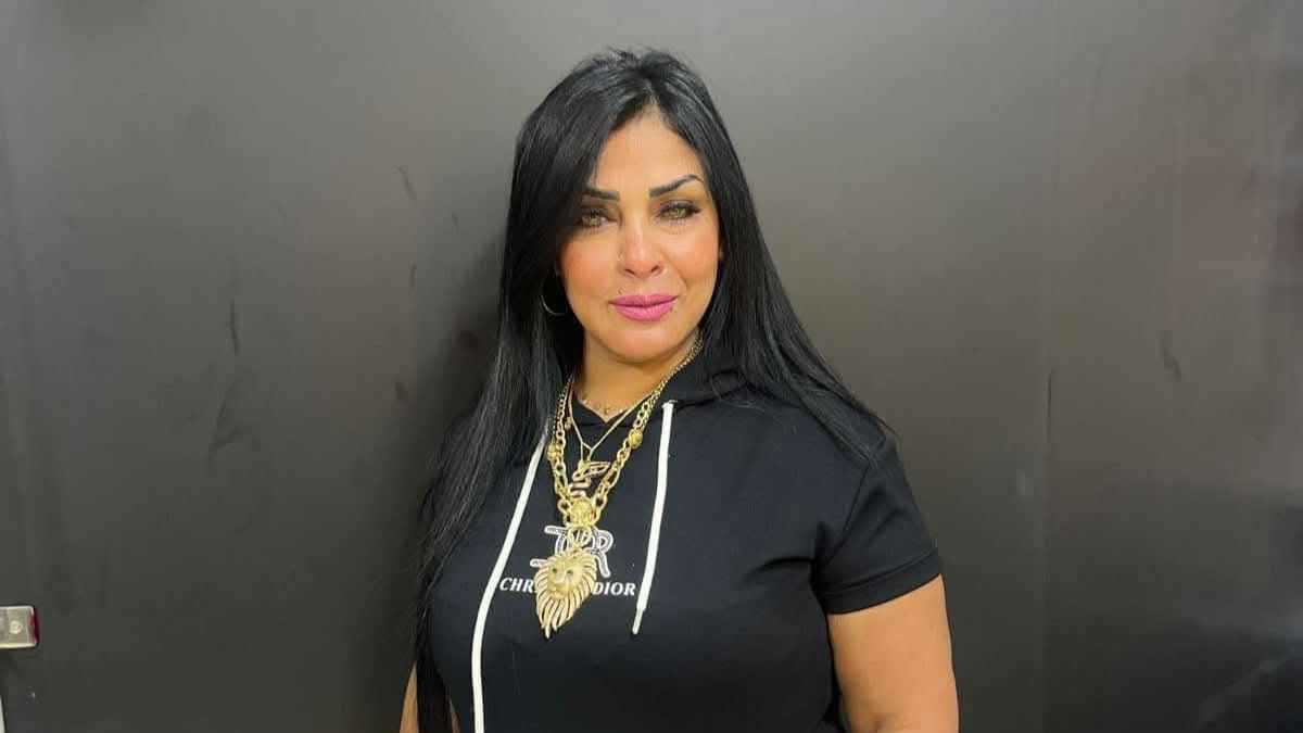 غموض حول غياب أهلها.. مواقع التواصل تضج بنبأ العثور على طفلة ليبية