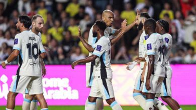 جعلته ينتفض في المدرجات.. من هي الحكمة التي فجرت غضب ميسي؟ (فيديو)