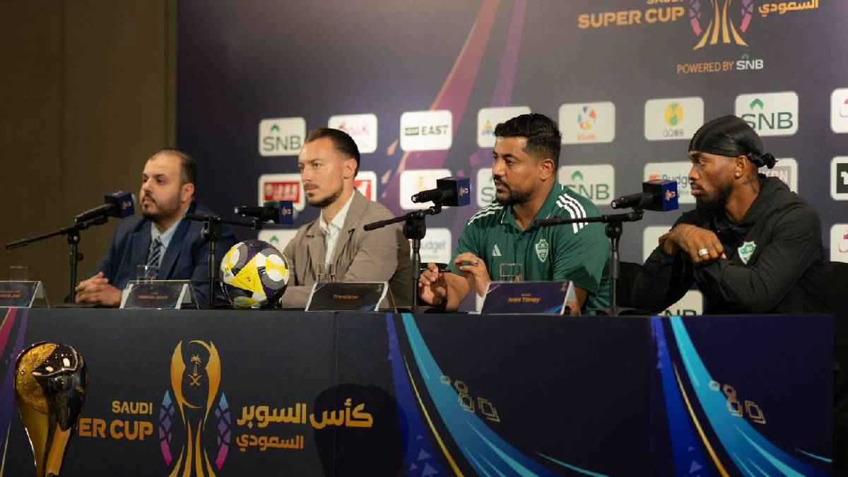 مع أنباء انتقاله إلى الصفاقسي.. 5 صور رائعة من إجازة علي معلول وزوجته في فرنسا