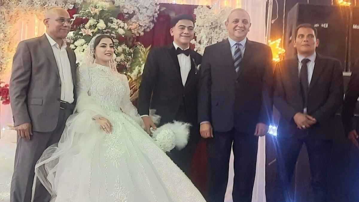 سائقو الأجرة في قندهار يواجهون الحرّ بأساليب ذكية (فيديو)