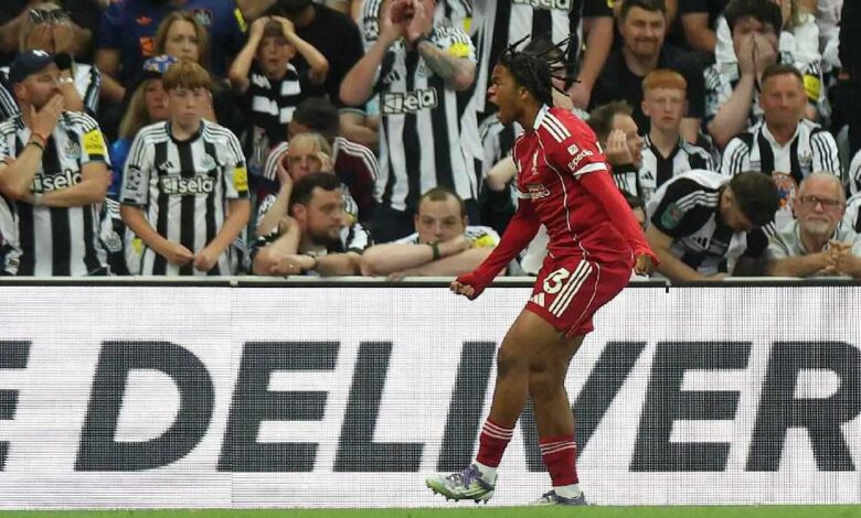 خطفت الأضواء بقميص إنتر ميامي.. من هي صديقة دي باول؟ (فيديو)