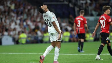 كم عدد بطولات نواف بن سعد في فترة رئاسته الأولى لنادي الهلال؟