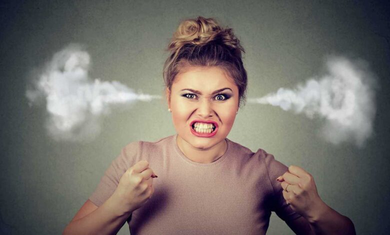 بعد وفاة برازيلية.. إنقاذ سائح سقط أثناء تسلقه جبل رينجاني (فيديو)