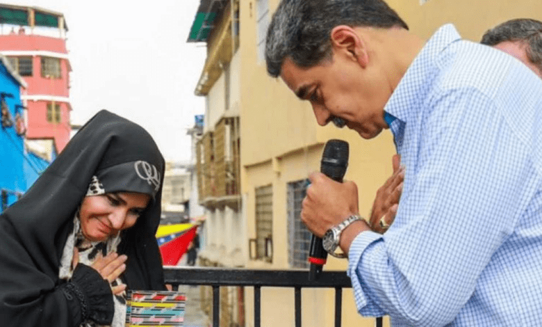 غموض حول غياب أهلها.. مواقع التواصل تضج بنبأ العثور على طفلة ليبية