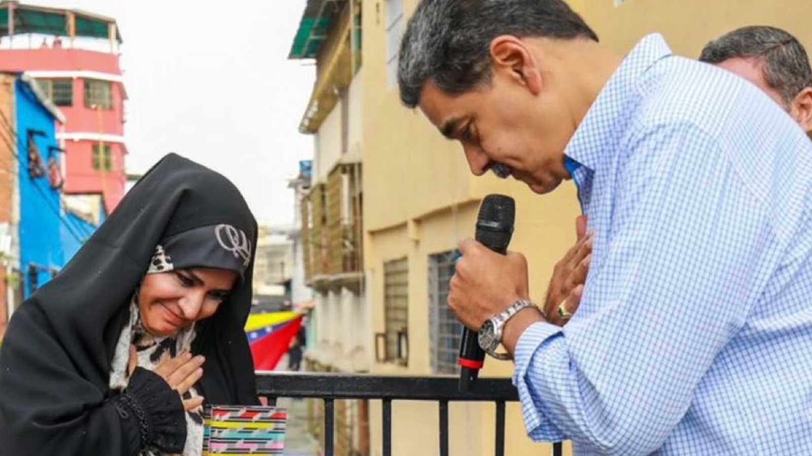 غموض حول غياب أهلها.. مواقع التواصل تضج بنبأ العثور على طفلة ليبية