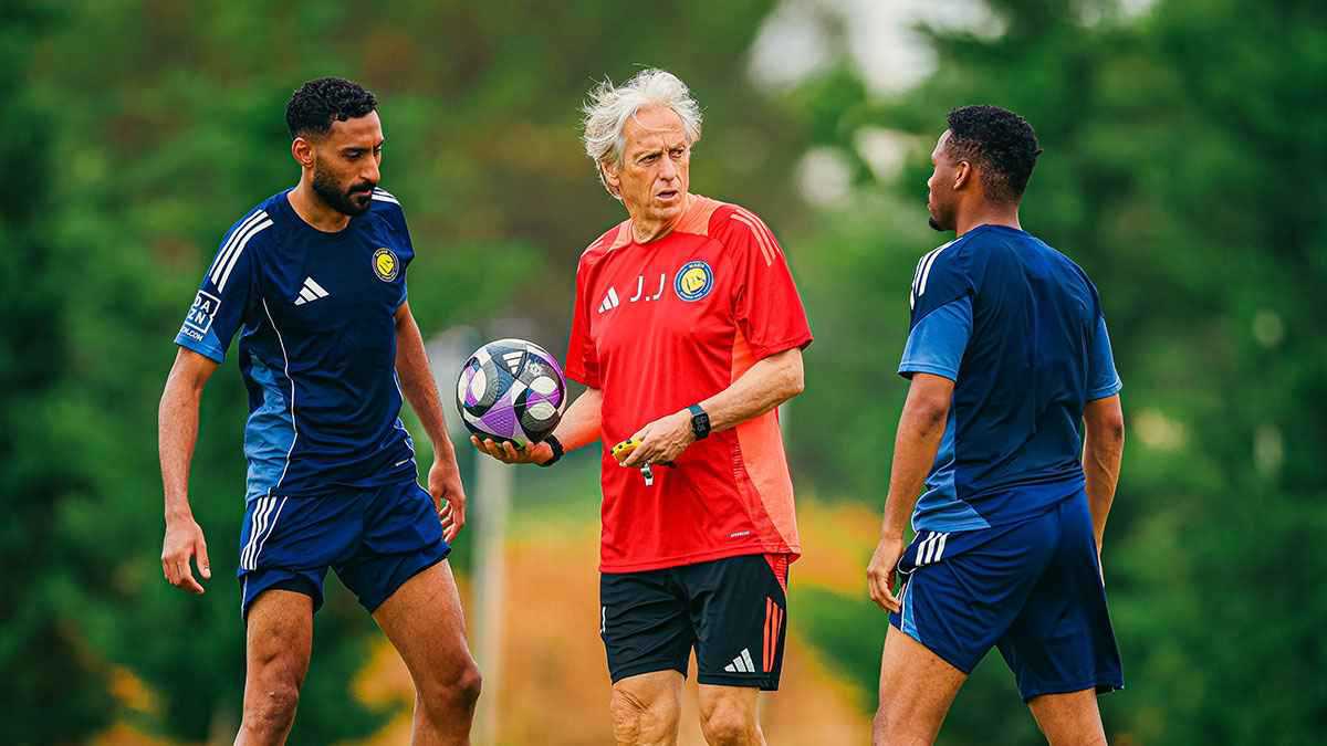 رغم رحيله.. مانشستر يونايتد ينفذ