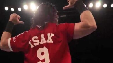 حضرت المقابلة بملابس قصيرة.. أردا توران يرفض النظر لمذيعة فاتنة (فيديو)