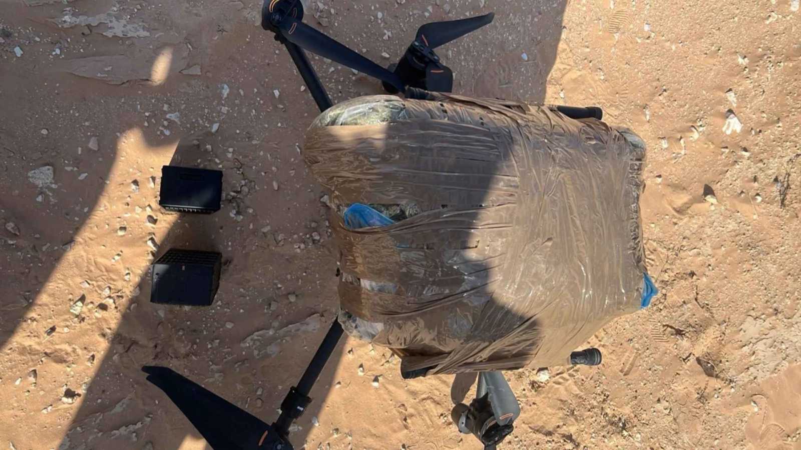 اليمن.. انهيار جبلي بسبب الأمطار يغلق الطريق ويتسبب بإصابات (صور)