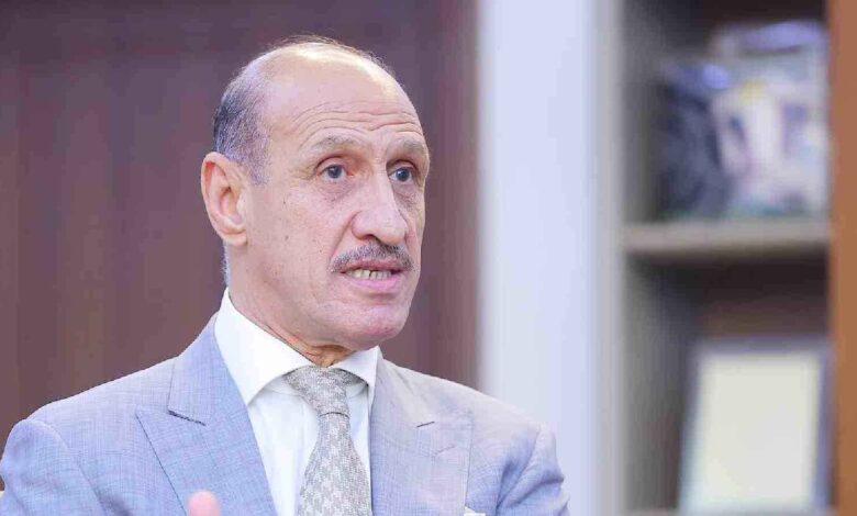 رياض محرز يكافئ حلاقه الخاص بهدية رائعة (صورة)